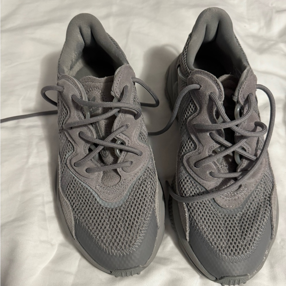 Women’s Adidas Ozweego shoes